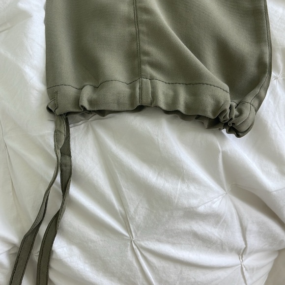 Bebe 100% Silk Pants Khaki/Army Green “Ripe Avocado” Sz 0 - Picture 2 of 10
